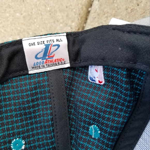 (NWT) Vintage Logo Athletic NBA Detroit Pistons Snapback Hat - Picture 10 of 10